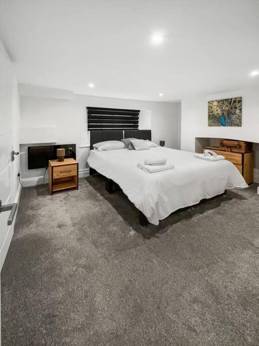 Bright And Spacious 1-Bdr Flat W/ Free Parking Reading Esterno foto