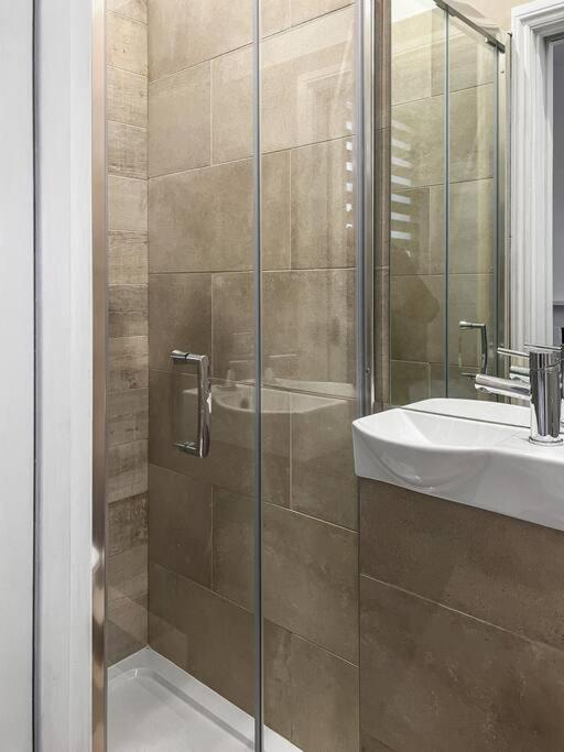 Bright And Spacious 1-Bdr Flat W/ Free Parking Reading Esterno foto